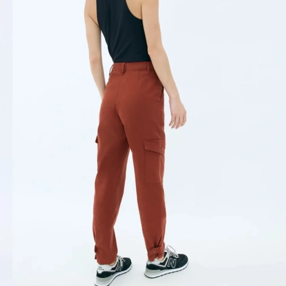 Aritzia Wilfred Free Modern Cargo Pant Rust Red Brown Button Fly High Rise
